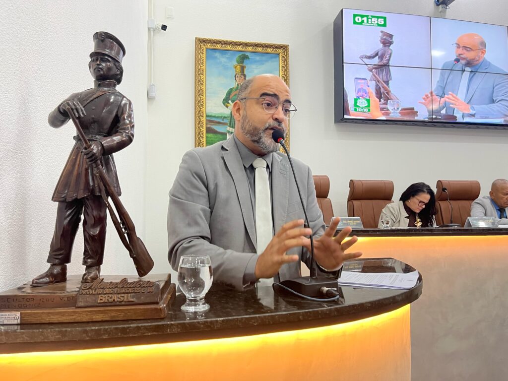 Pedro Américo defende reforma administrativa “profunda” em Feira durante debate sobre criação de nova secretaria municipal